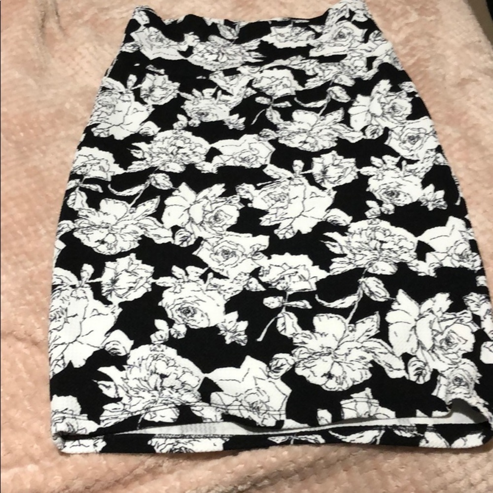 Cassie XS LuLa Roe skirt